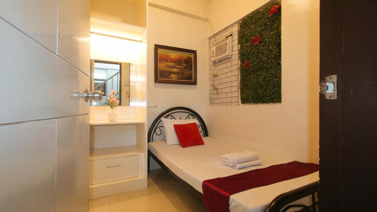 Nearest Hostel Pasay City By Reddoorz Exterior foto