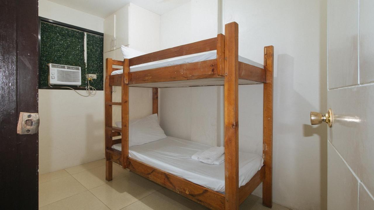 Nearest Hostel Pasay City By Reddoorz Exterior foto