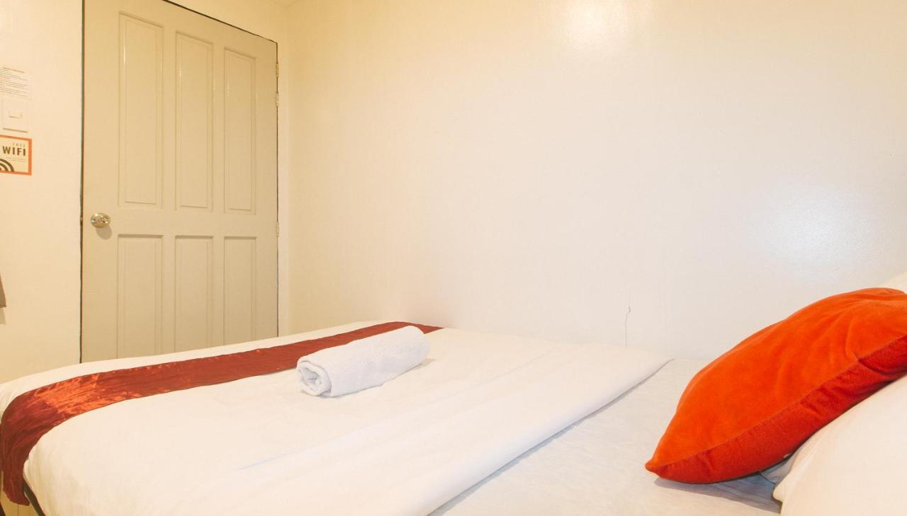 Nearest Hostel Pasay City By Reddoorz Exterior foto